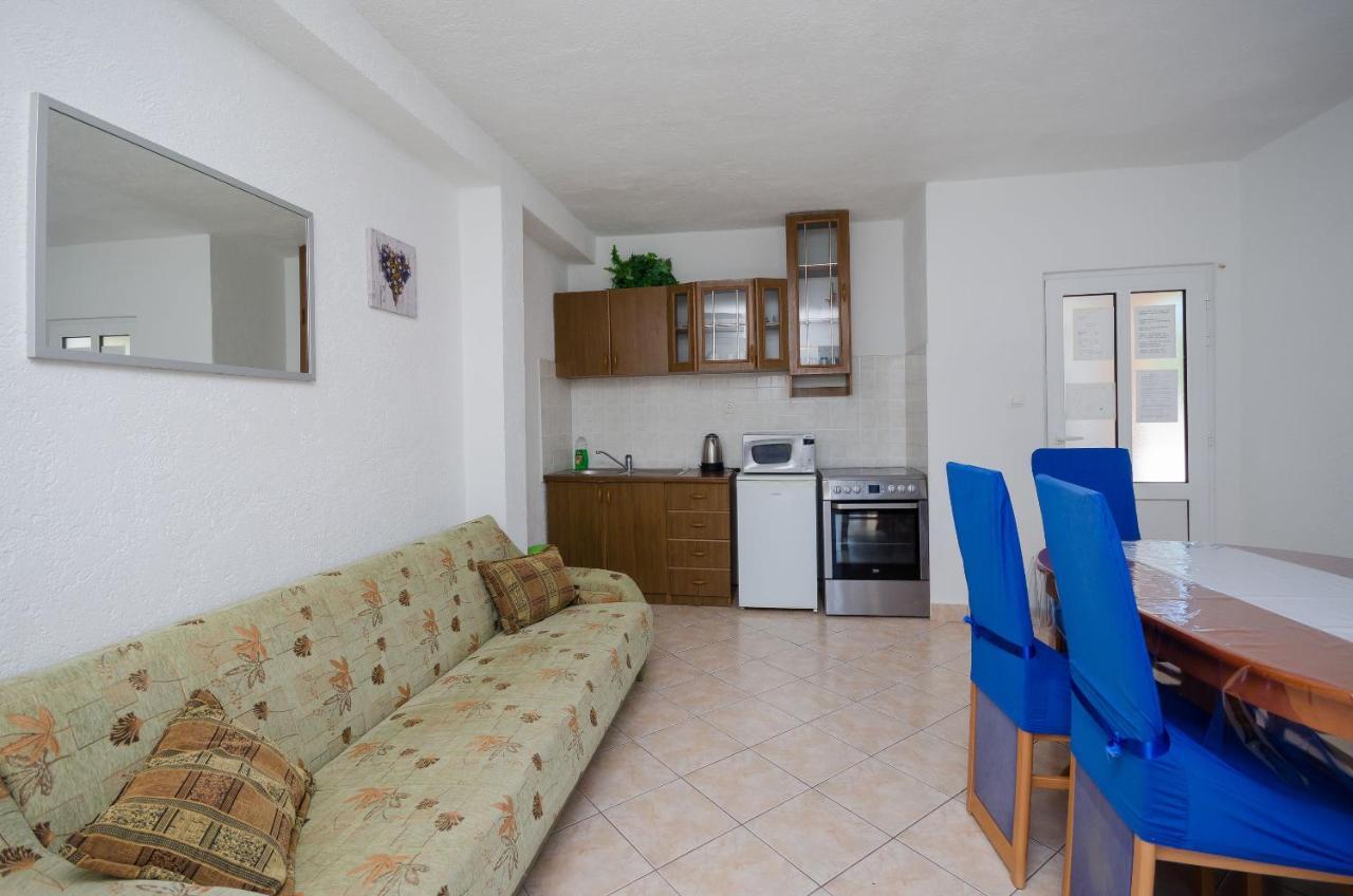 Apartments Elvira Lopar Eksteriør billede
